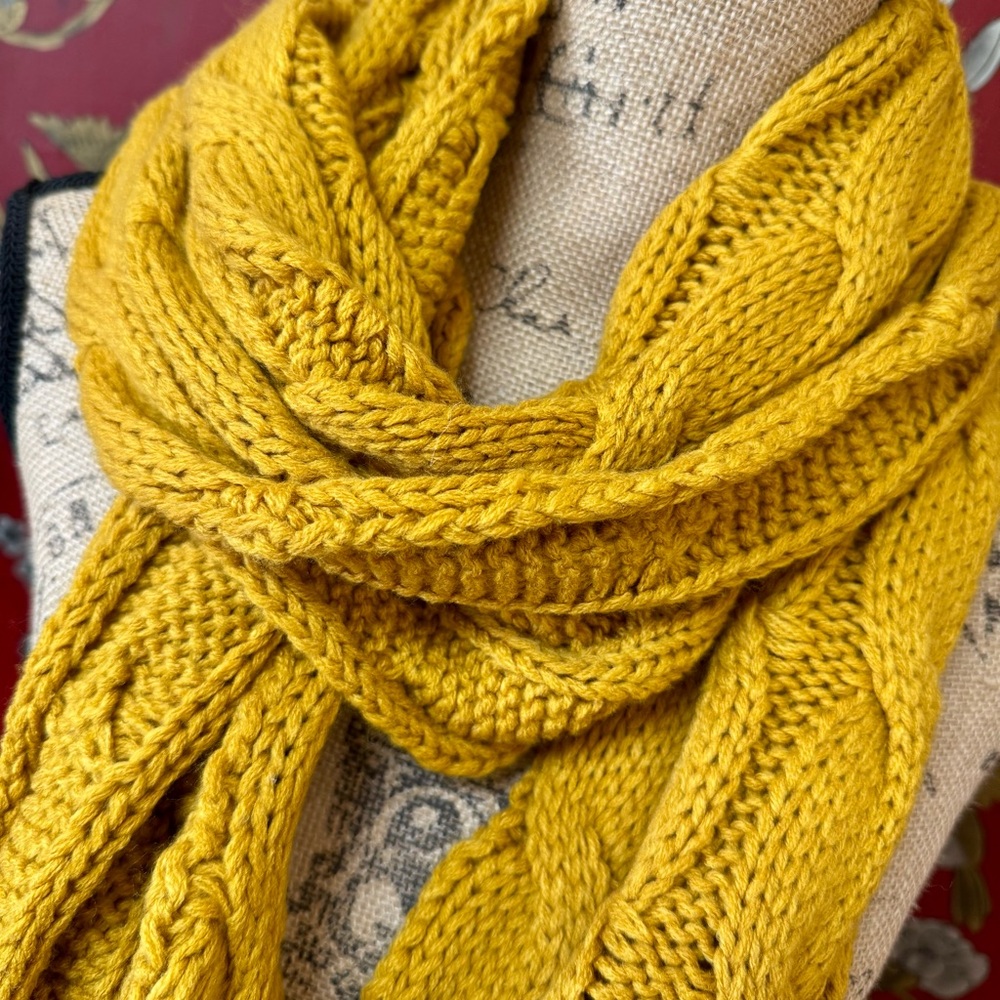 Women’s C.C. Scarf and Hat Bundle | #S19 - Picture 3 of 12